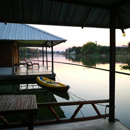 River Marina Resort Утхайтхани Экстерьер фото