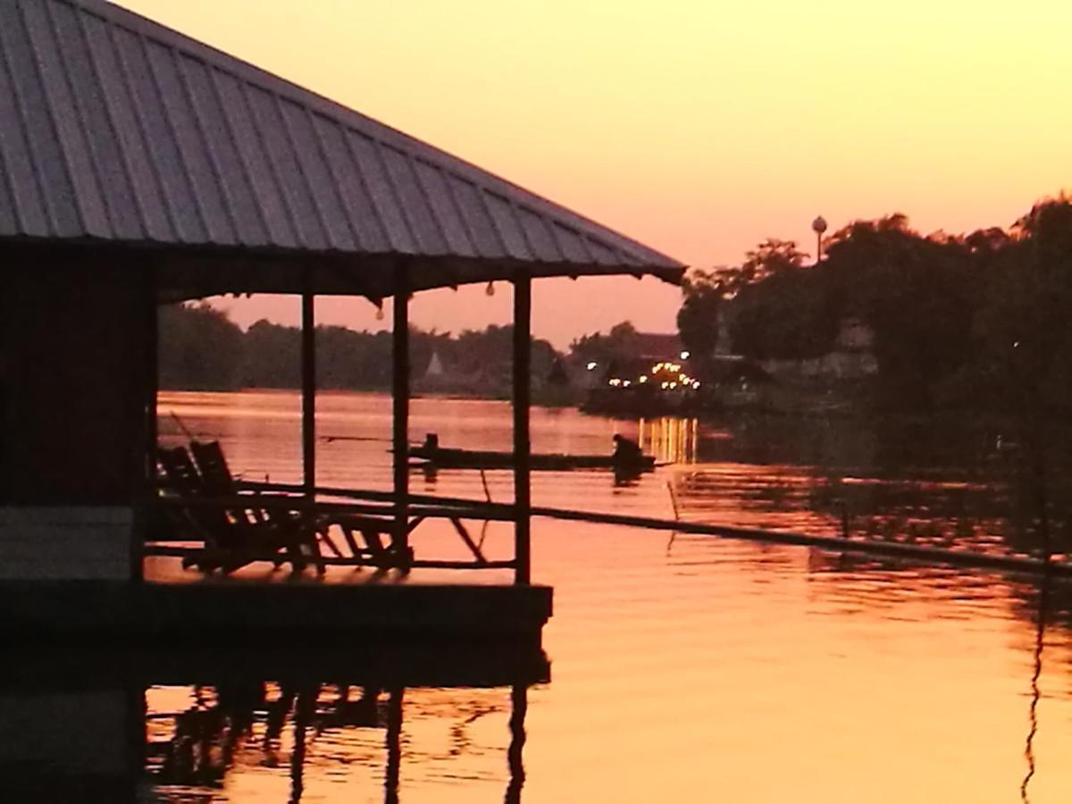 River Marina Resort Утхайтхани Экстерьер фото