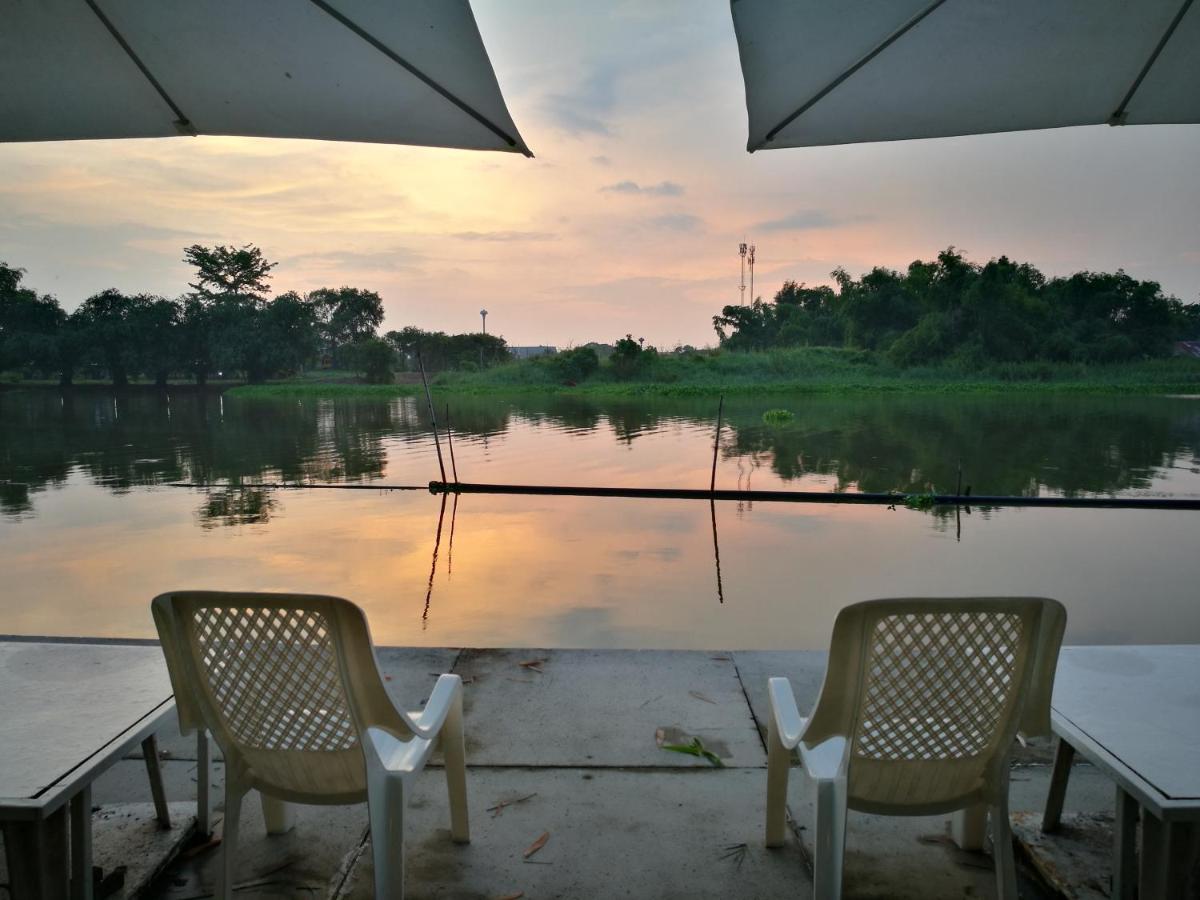 River Marina Resort Утхайтхани Экстерьер фото