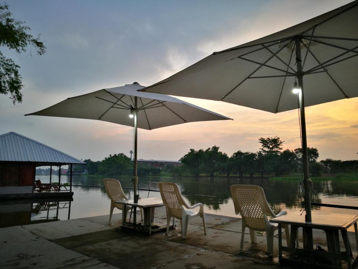 River Marina Resort Утхайтхани Экстерьер фото