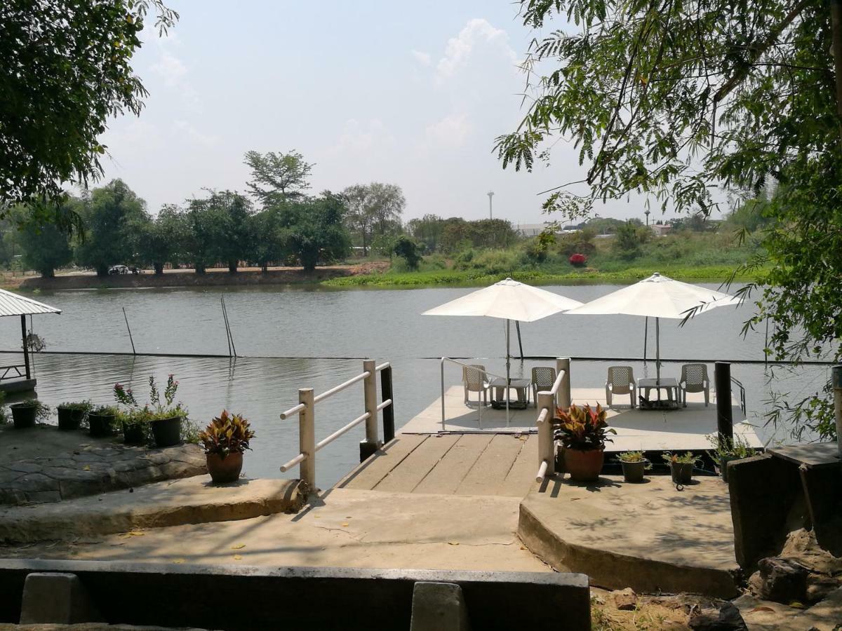 River Marina Resort Утхайтхани Экстерьер фото
