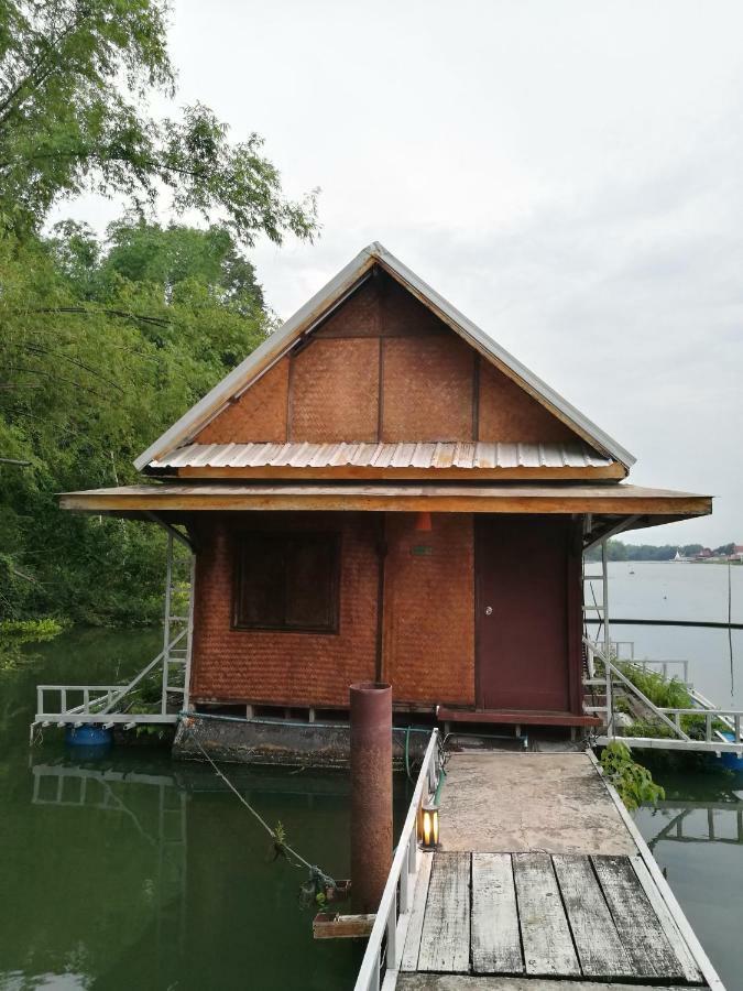 River Marina Resort Утхайтхани Экстерьер фото